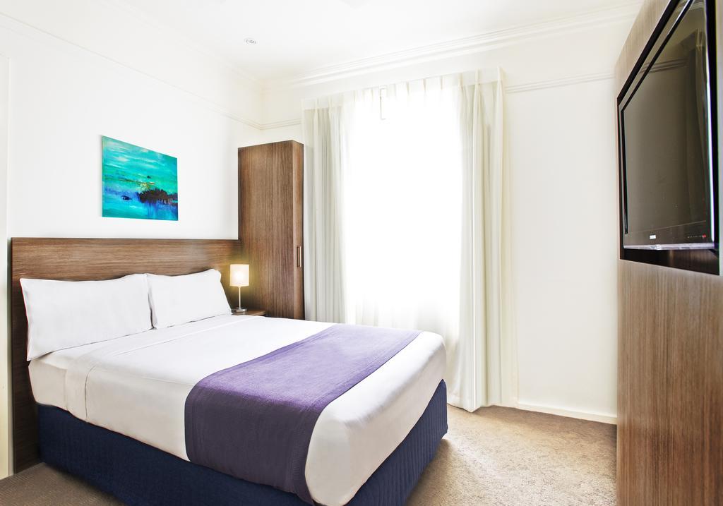 Cottesloe Beach Hotel Perth Room photo